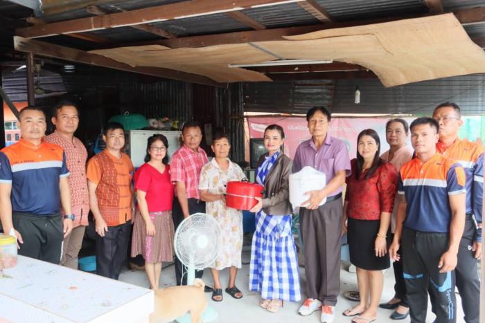 เทศบาลตำบลโคกสูงสัมพันธ์มอบอุปกรณ์แก่ผู้ประสบเหตุอัคคีภัย